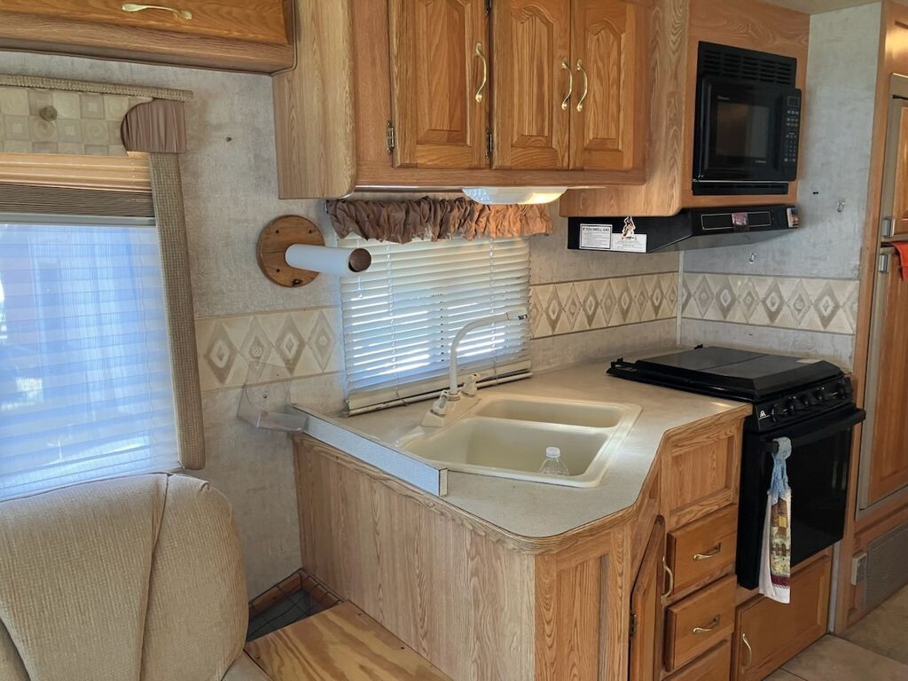 2002 Damon Challenger Class A Motorhome