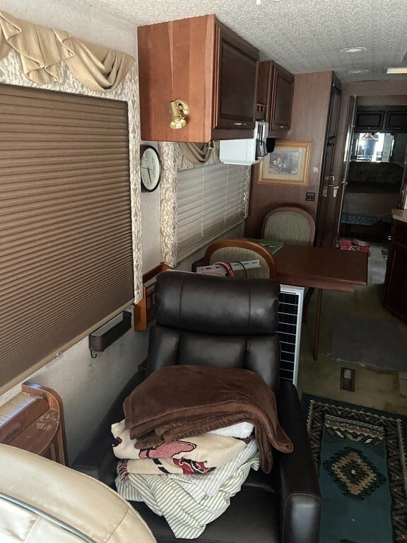 2002 Winnebago Journey DL Motorized Class A