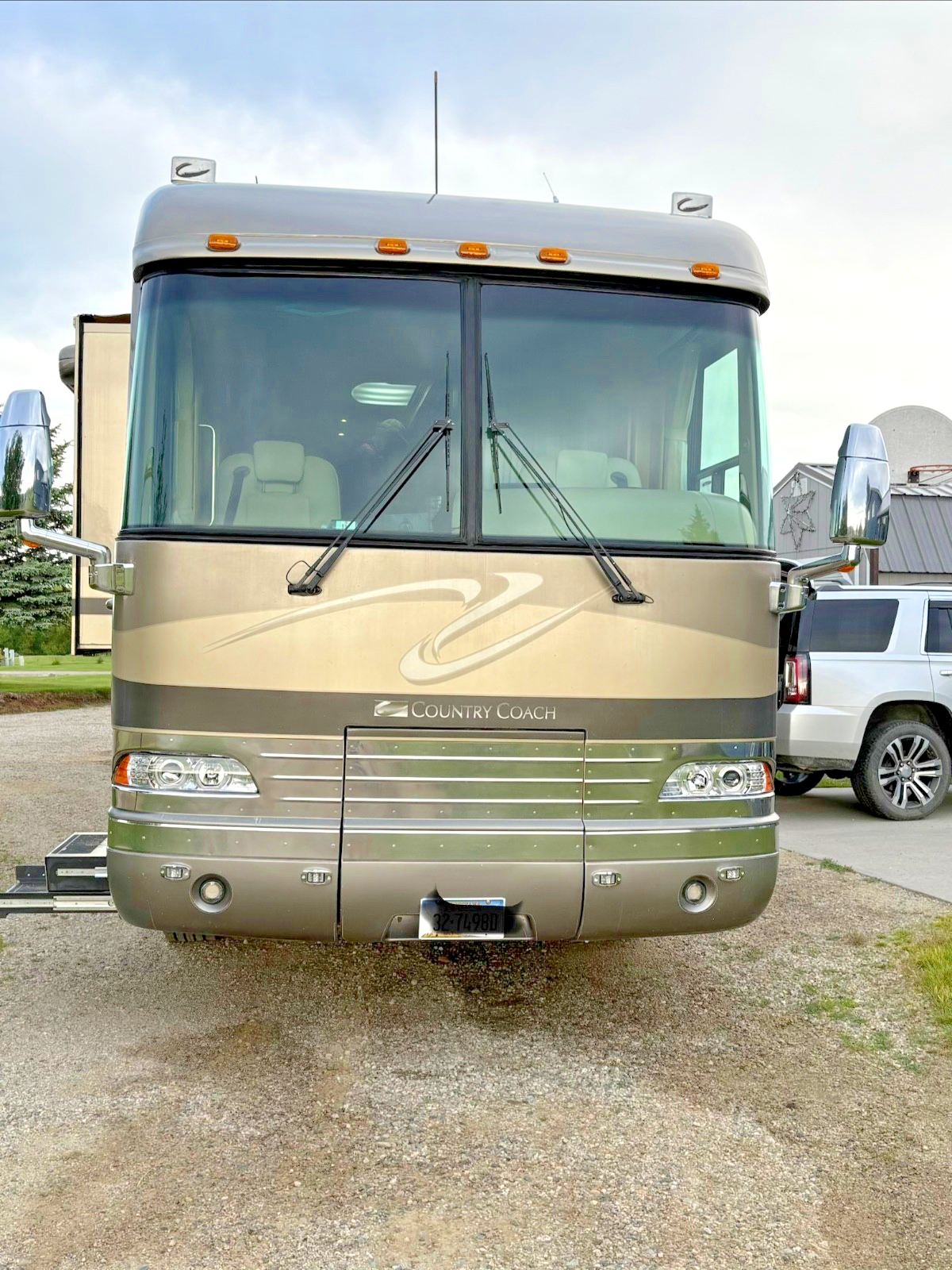 2004 Country Coach Magna “Chalet”