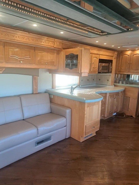 2004 Monaco Signature Motorized Class A