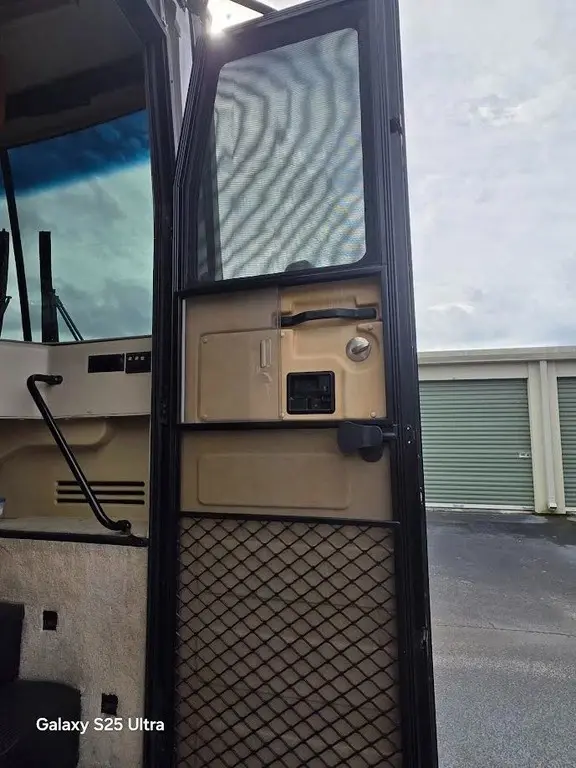 2005 Beaver Santiam Motorized Class A