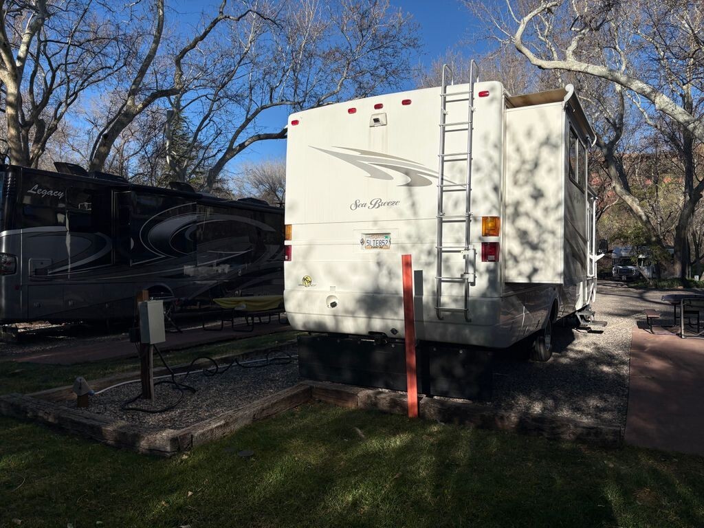 2005 National RV Sea Breeze Class A Motorhome