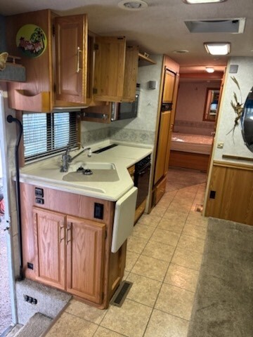 2005 Winnebago Adventurer Motorized Class A