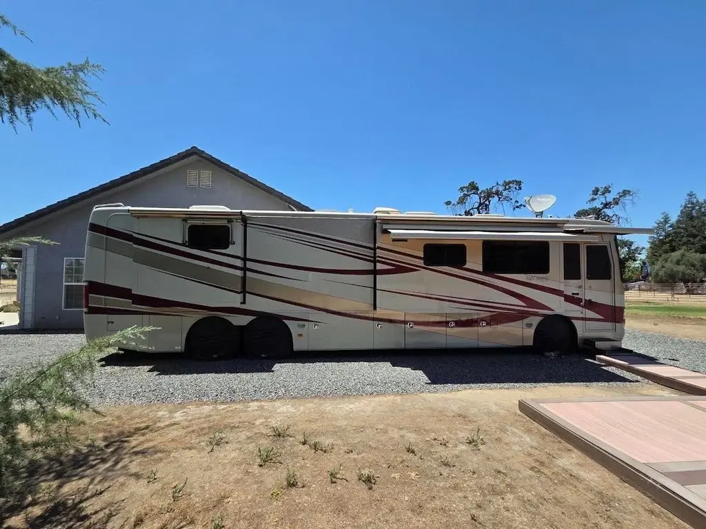 2006 Monaco Dynasty 42 Motorized Class A