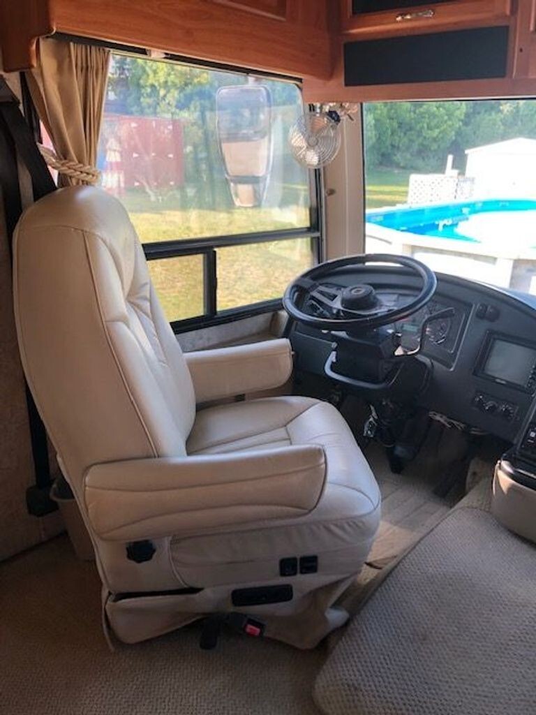 2006 National RV Dolphin Class A Motorhome