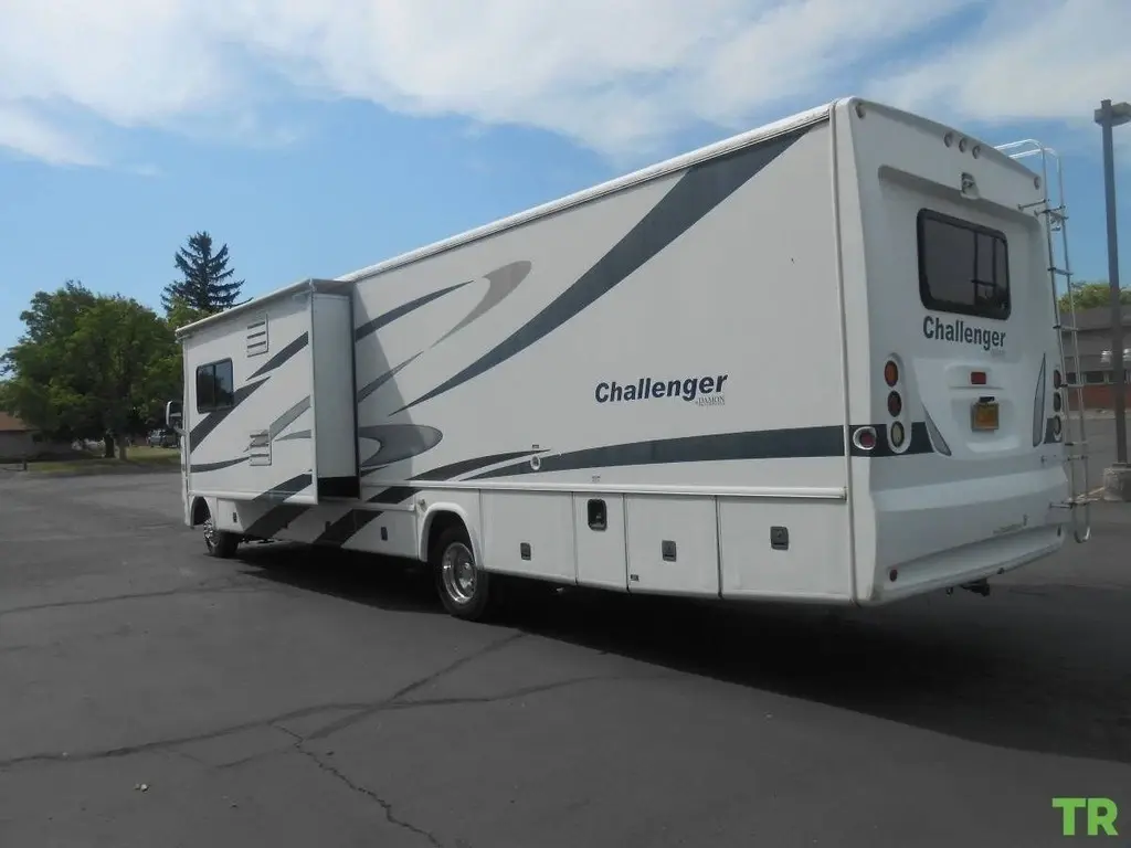 2008 Damon Motor Coach Challenger Motorized Class A