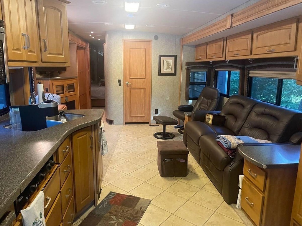 2008 Winnebago Journey Motorized Class A