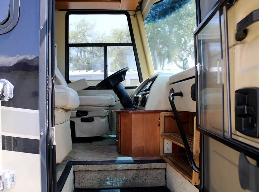 2009 Monaco Knight Class A Motorhome