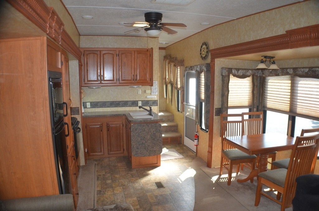 2010 Forest River Sandpiper Fifth Wheel