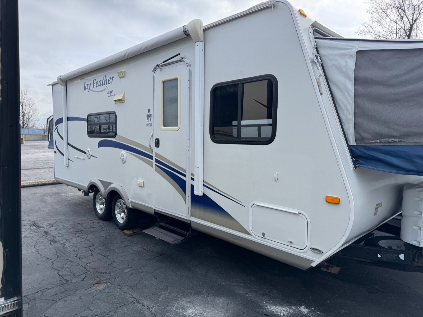 2010 Jayco JAY FEATHER EXP 23B TRAVEL TRAILER