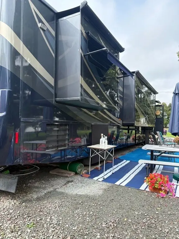 2010 Winnebago Journey Motorized Class A