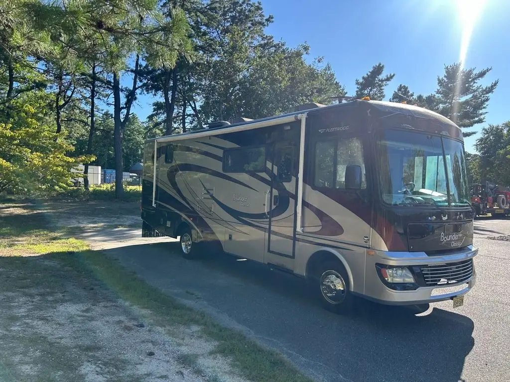 2011 Fleetwood Bounder Classic Class A Motorhome