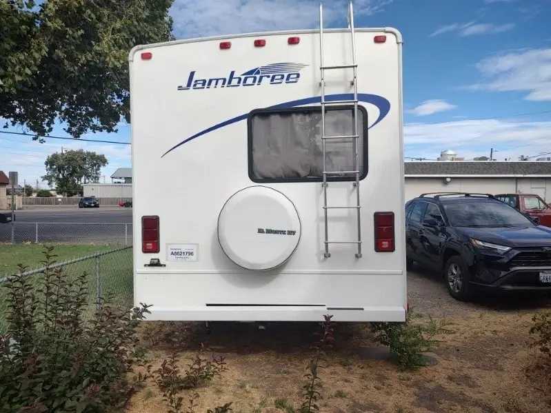 2011 Fleetwood Jamboree Sport Motorized Class C
