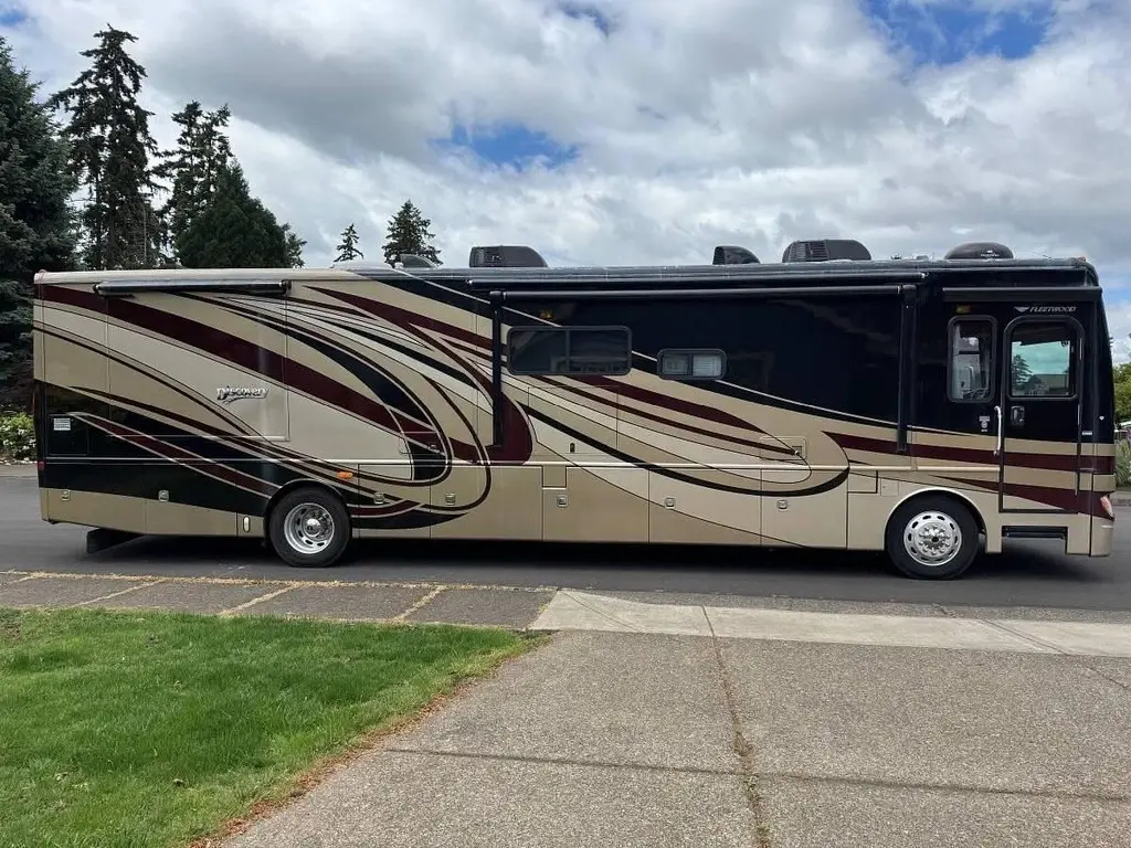 2012 Fleetwood Discovery Motorized Class A