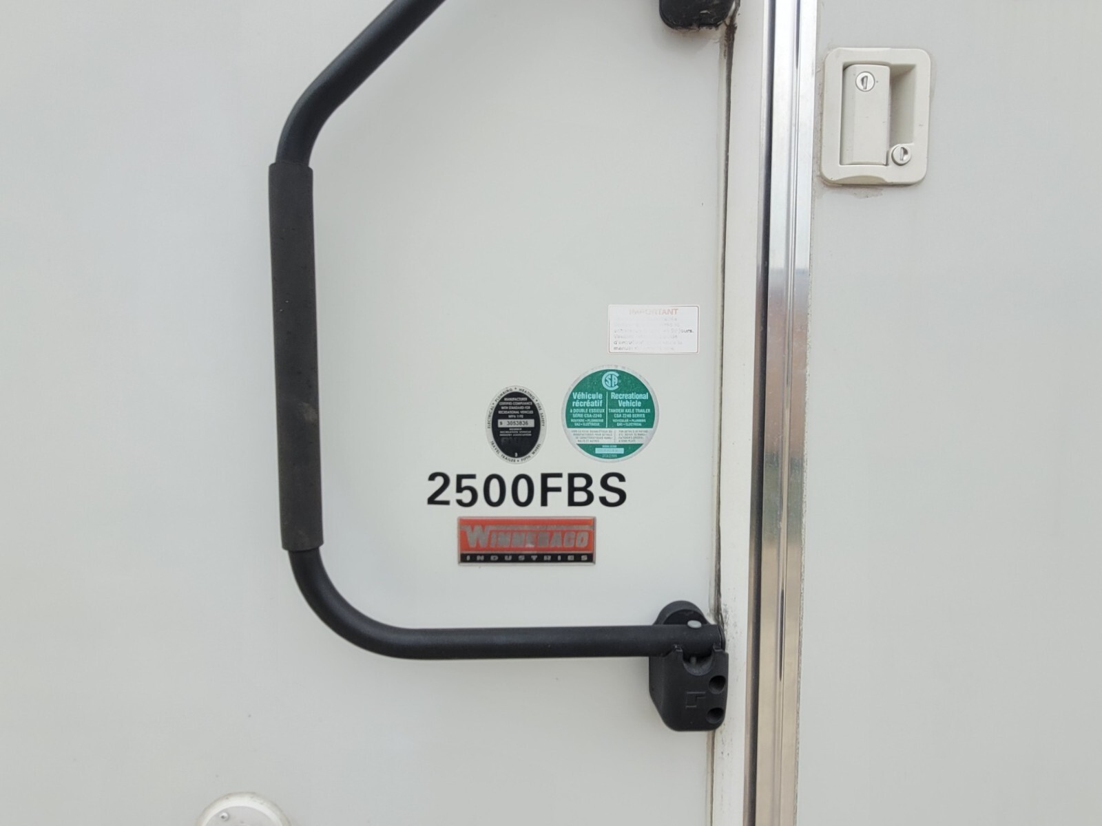 2013 Winnebego Remington SunnyBrook 2500FBS Travel Trailer