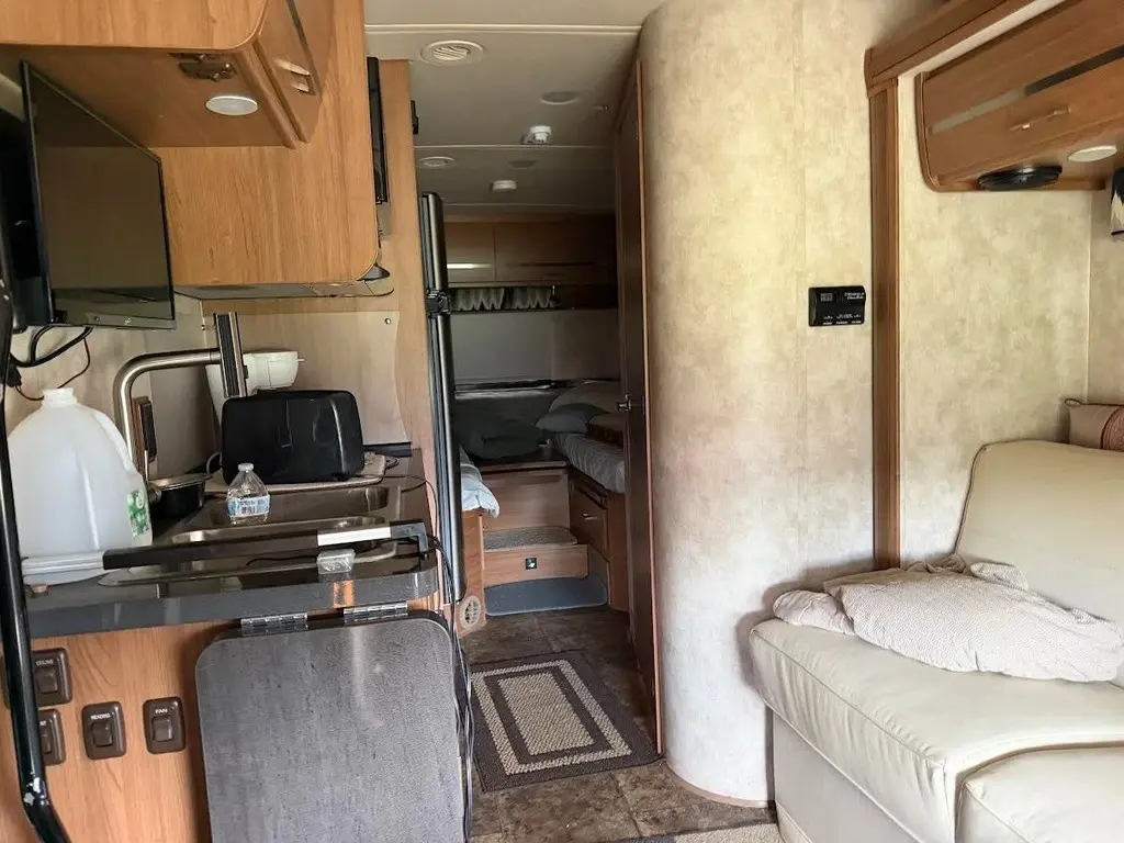 2014 Itasca Navion iQ Motorized Class C