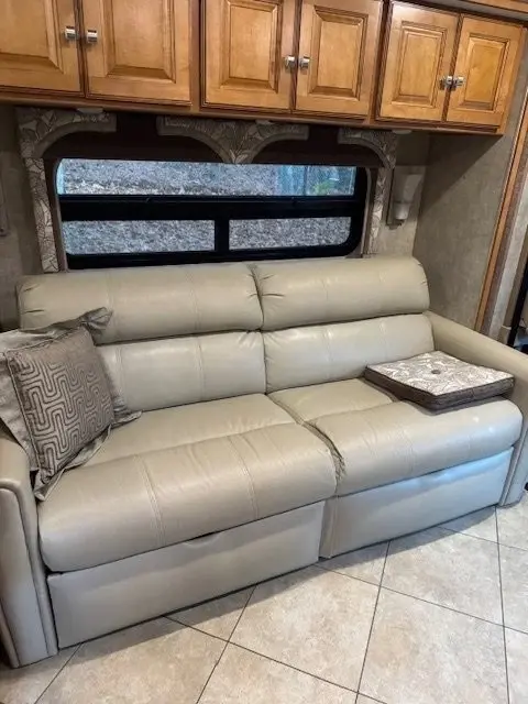 2014 Winnebago Adventurer Motorized Class A