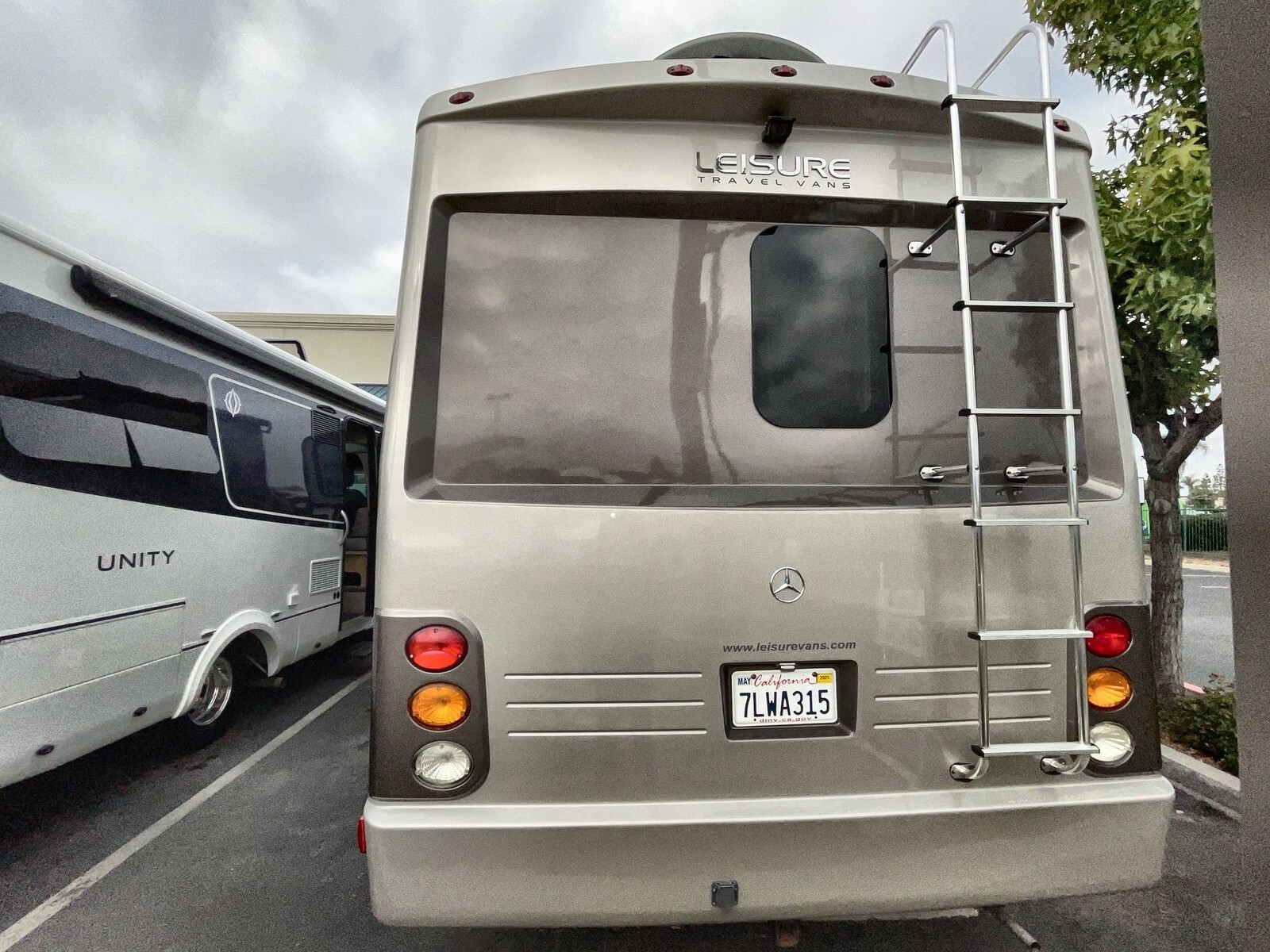 2015 Leisure Travel Vans Unity