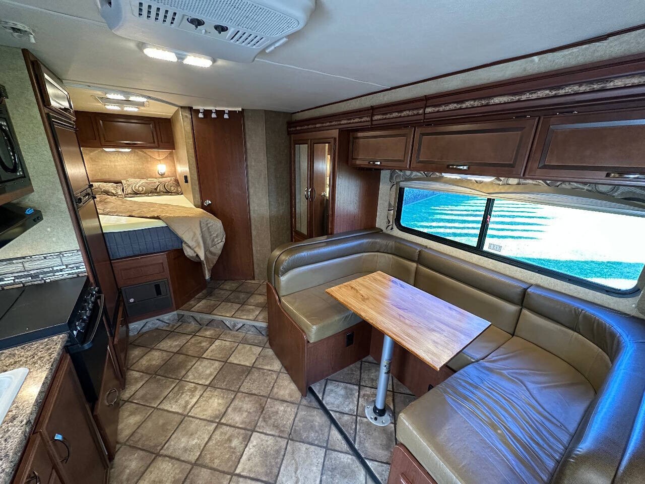 2015 Beige Thor Motor Coach Four Winds RVs & Campers