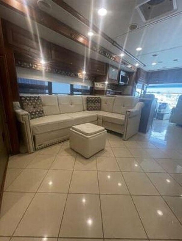 2015 Winnebago Itasca Horizon Motorized Class A