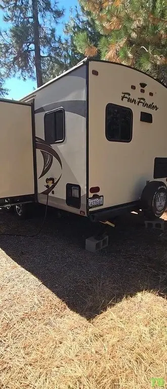 2016 Cruiser RV Fun Finder Xtreme Lite M-241LRK Travel Trailer Fifth Wheel