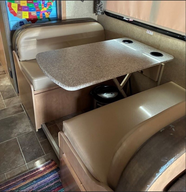 2016 Thor Motor Coach Four Winds Motorized Class C