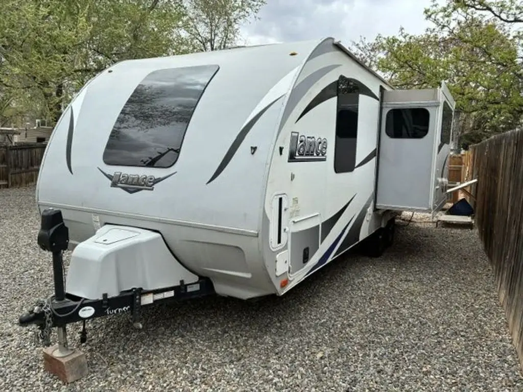 2017 Lance Travel Trailer Travel Trailer