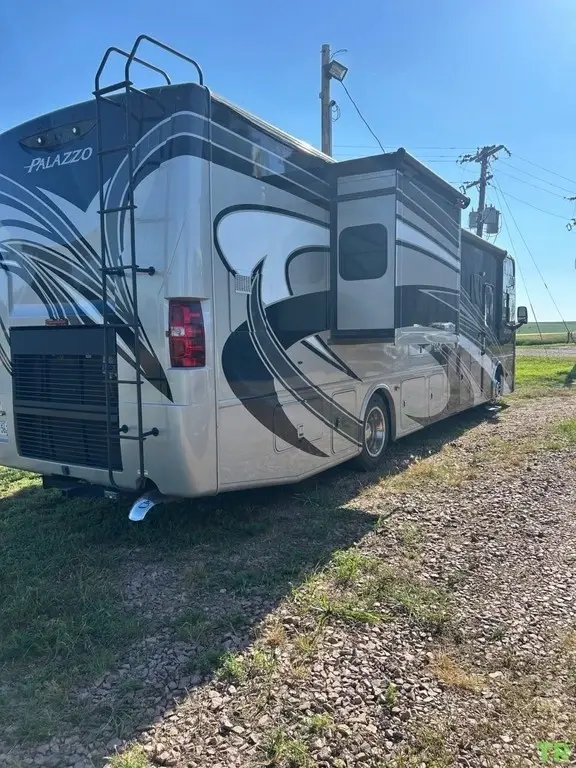 2017 Thor Motor Coach Palazzo Motorized Class A