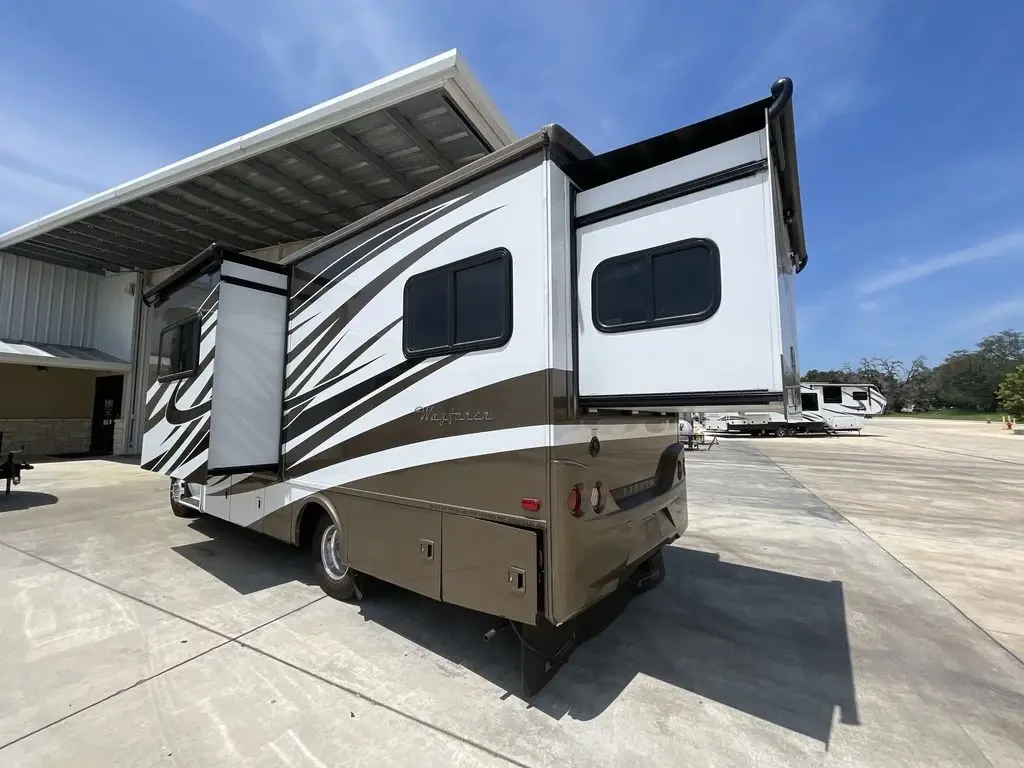 2017 Tiffin Motorhomes Wayfarer