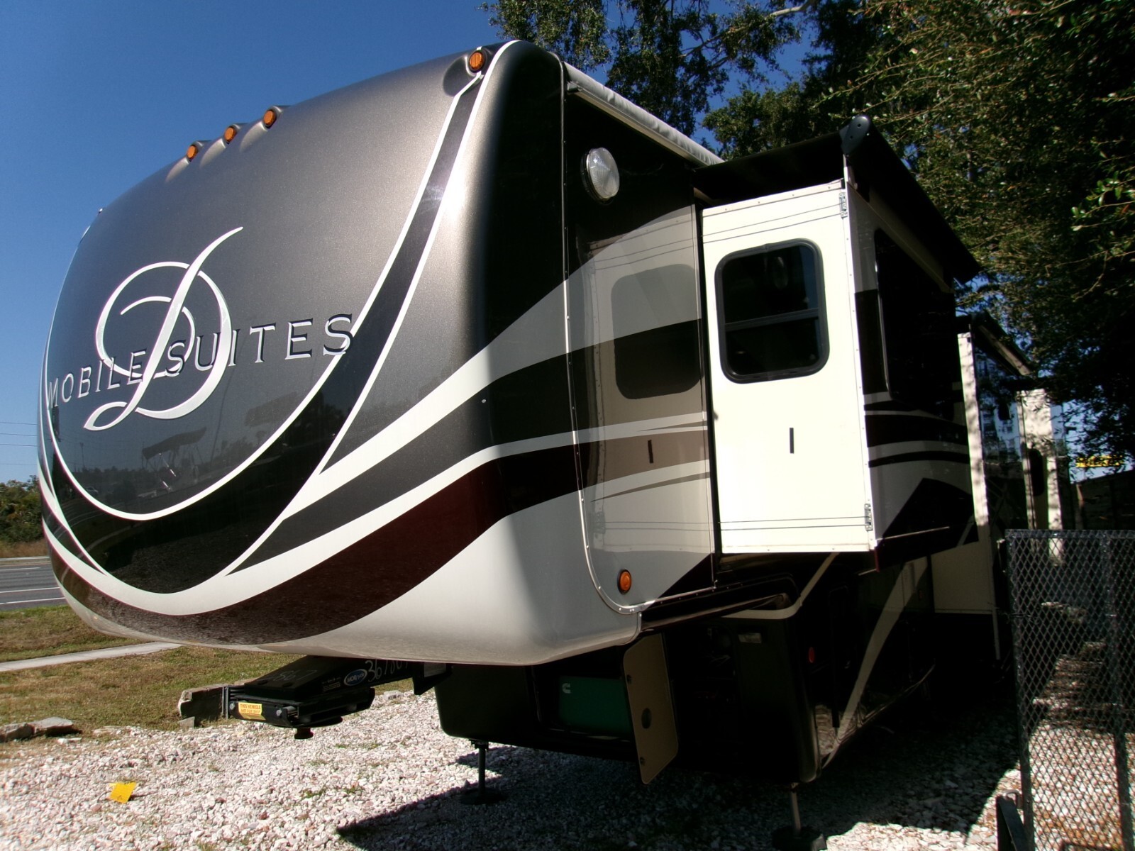 2018 DRV Luxury Suites Mobile Suites 44 NASHVILLE