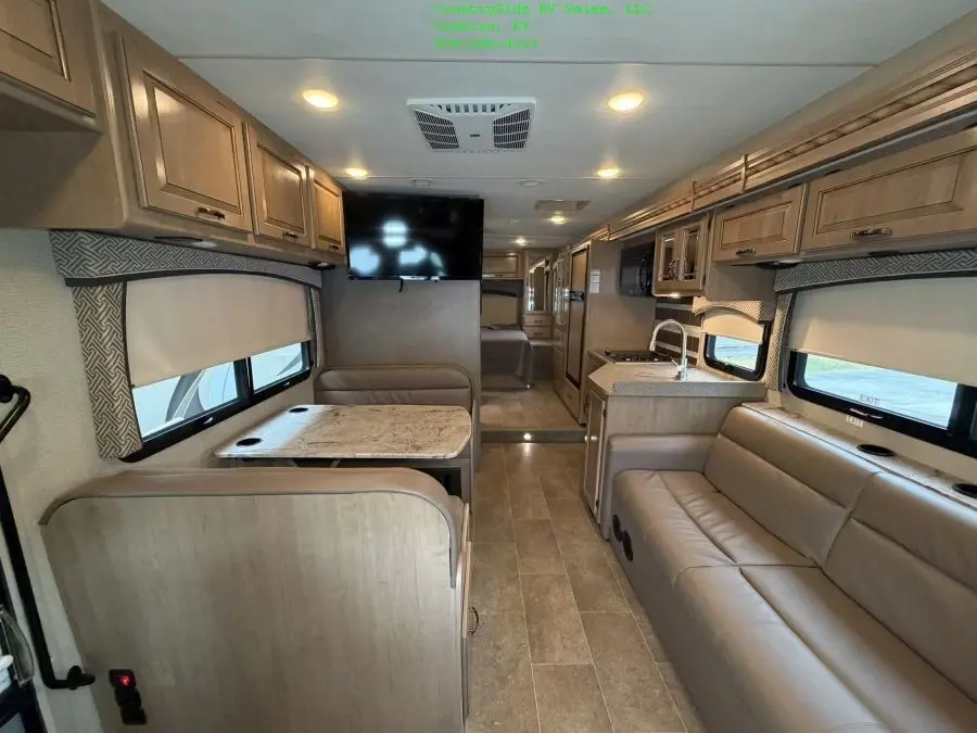 2018 Thor Chateau 31Y Class C
