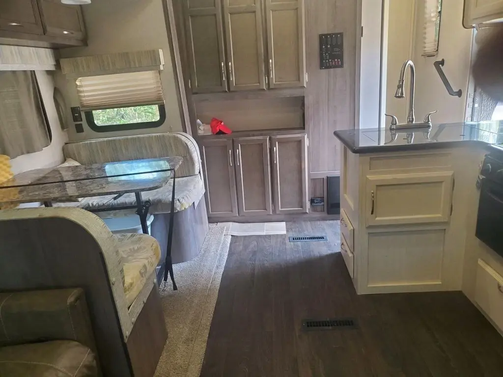 2018 Winnebago Minnie Plus Fifth Wheel