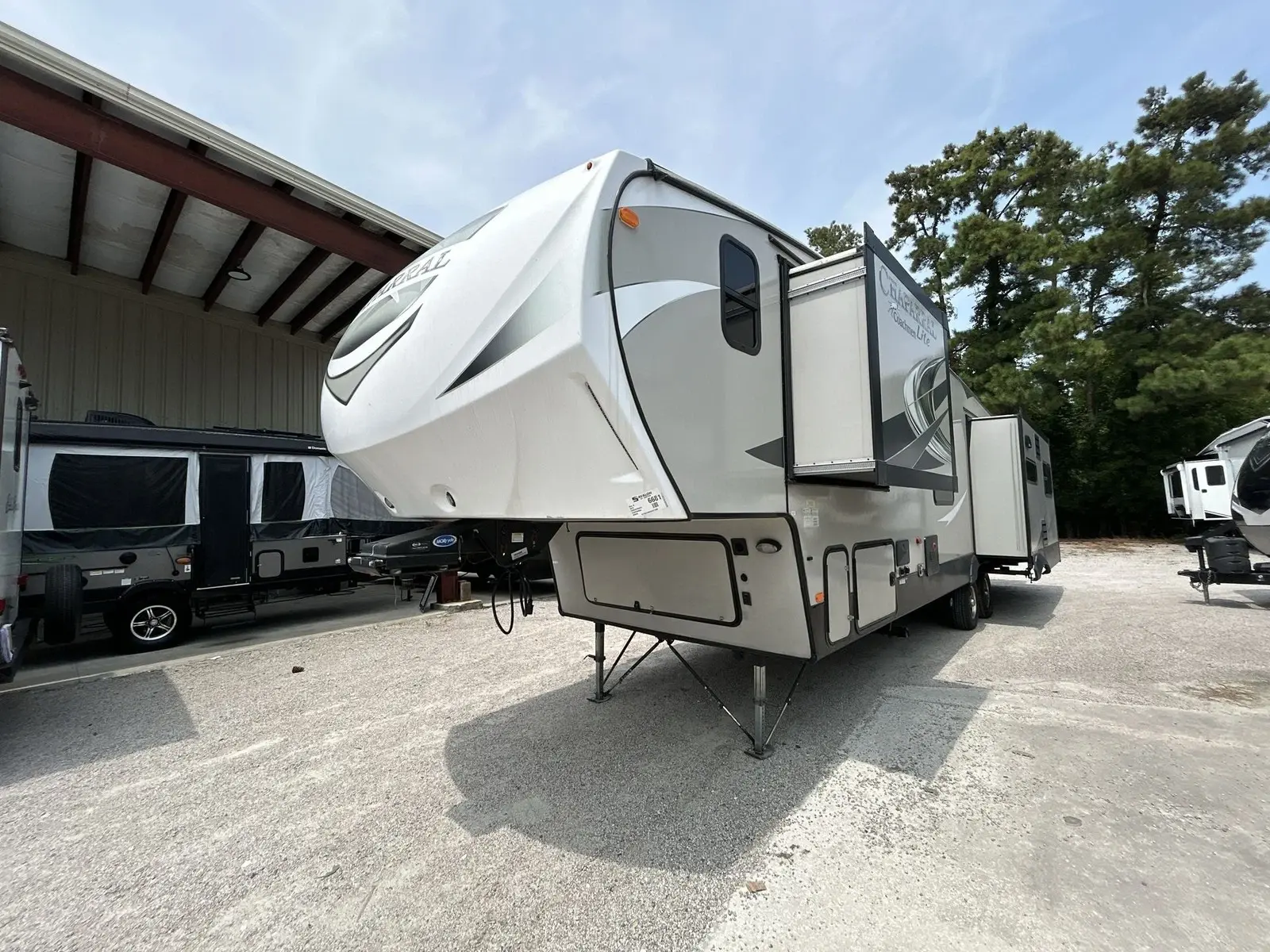 2019 Coachmen Chaparral Lite