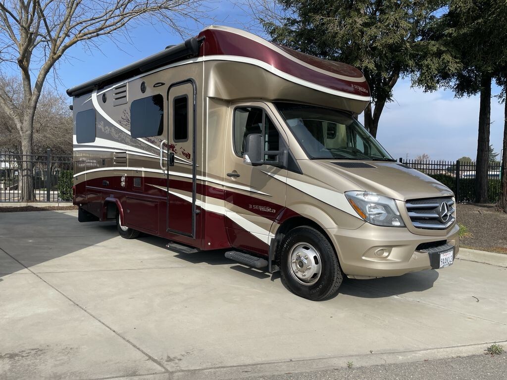 2019 Dynamax ISATA 3 SERIES