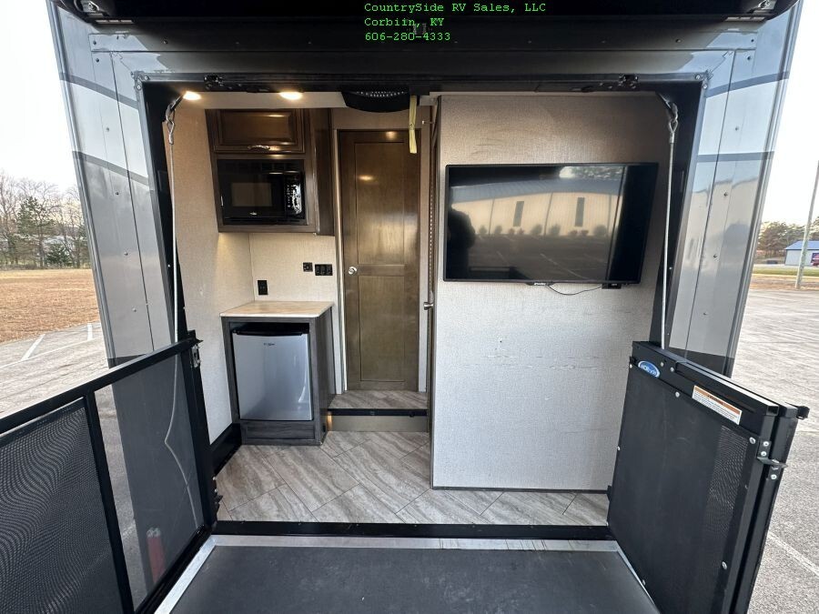 2019 Fleetwood Bounder Extended Living 36FP Toy Hauler
