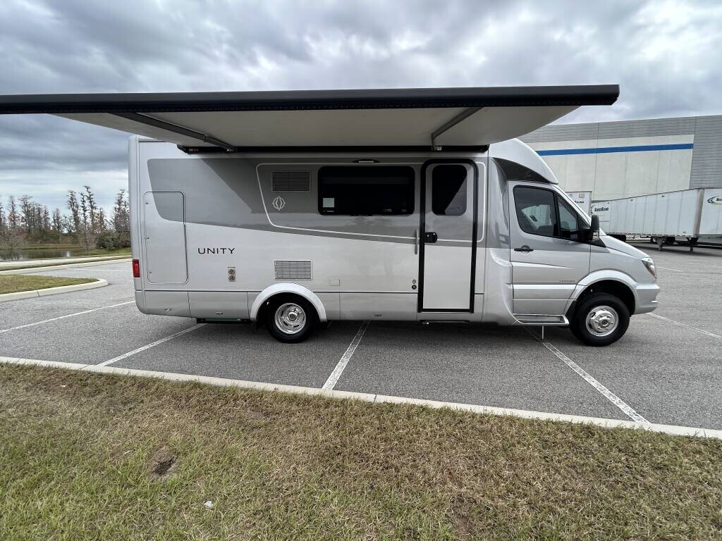 2019 Leisure Travel UNITY U24MB