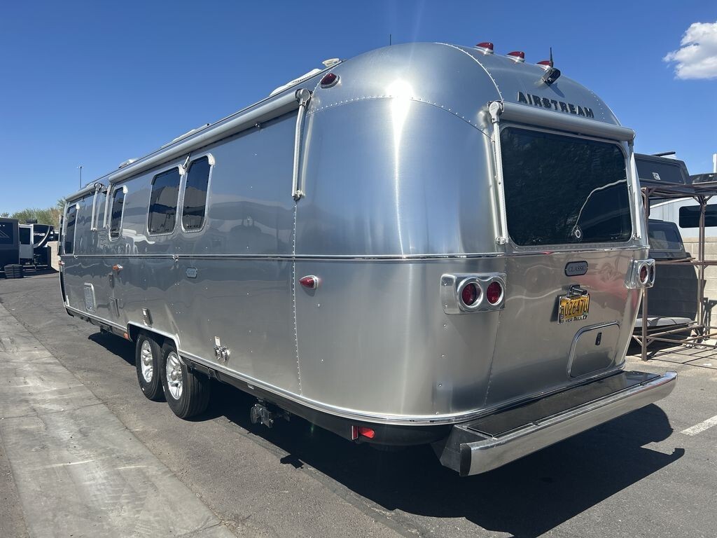 2020 Airstream 33FBQ Classic