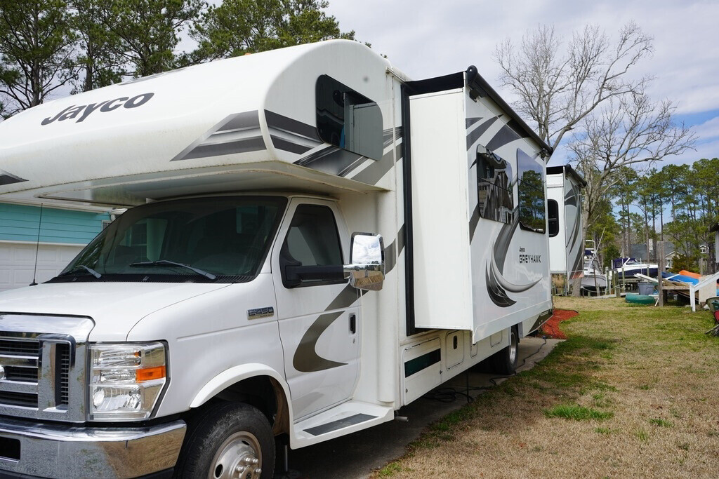 2020 White Jayco Greyhawk Motorized Class C