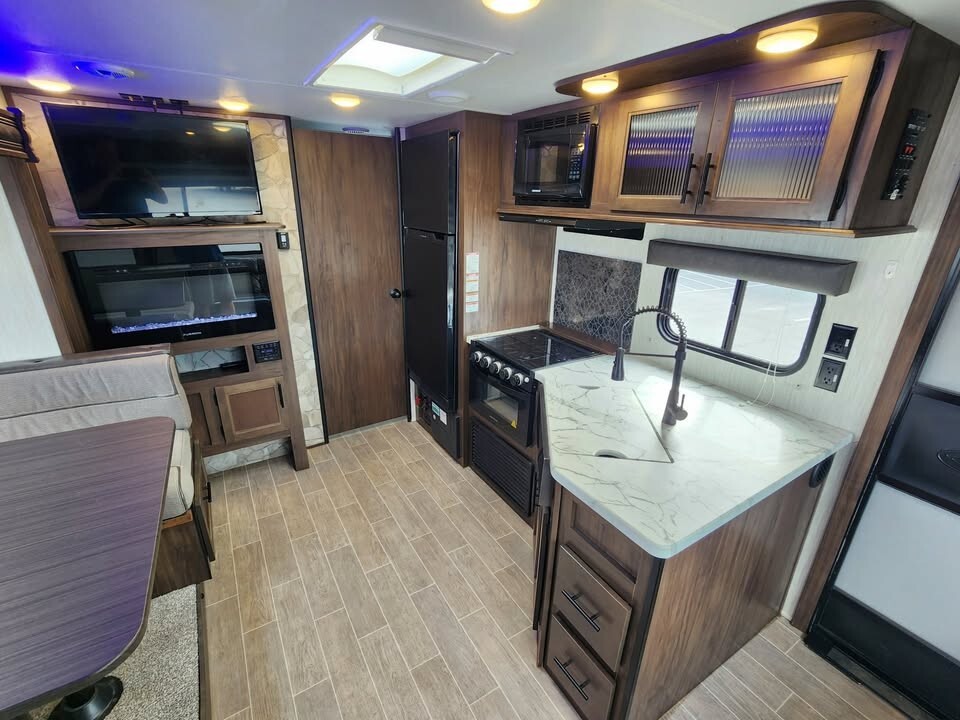 2021 Forest River Cherokee Grey Wolf 23MK Trailer