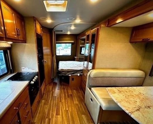 2021 Thor Motor Coach Quantum Sprinter Motorized Class C