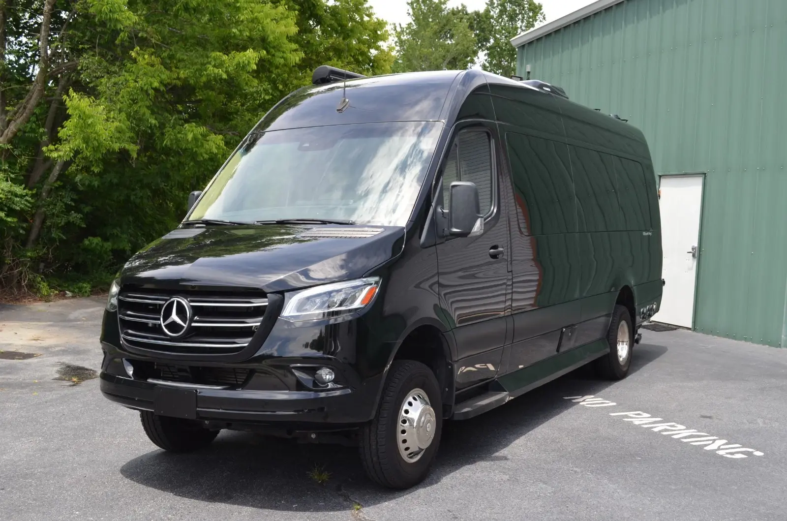 2021 Mercedes 3500 Custom Sprinter Motorized Class B