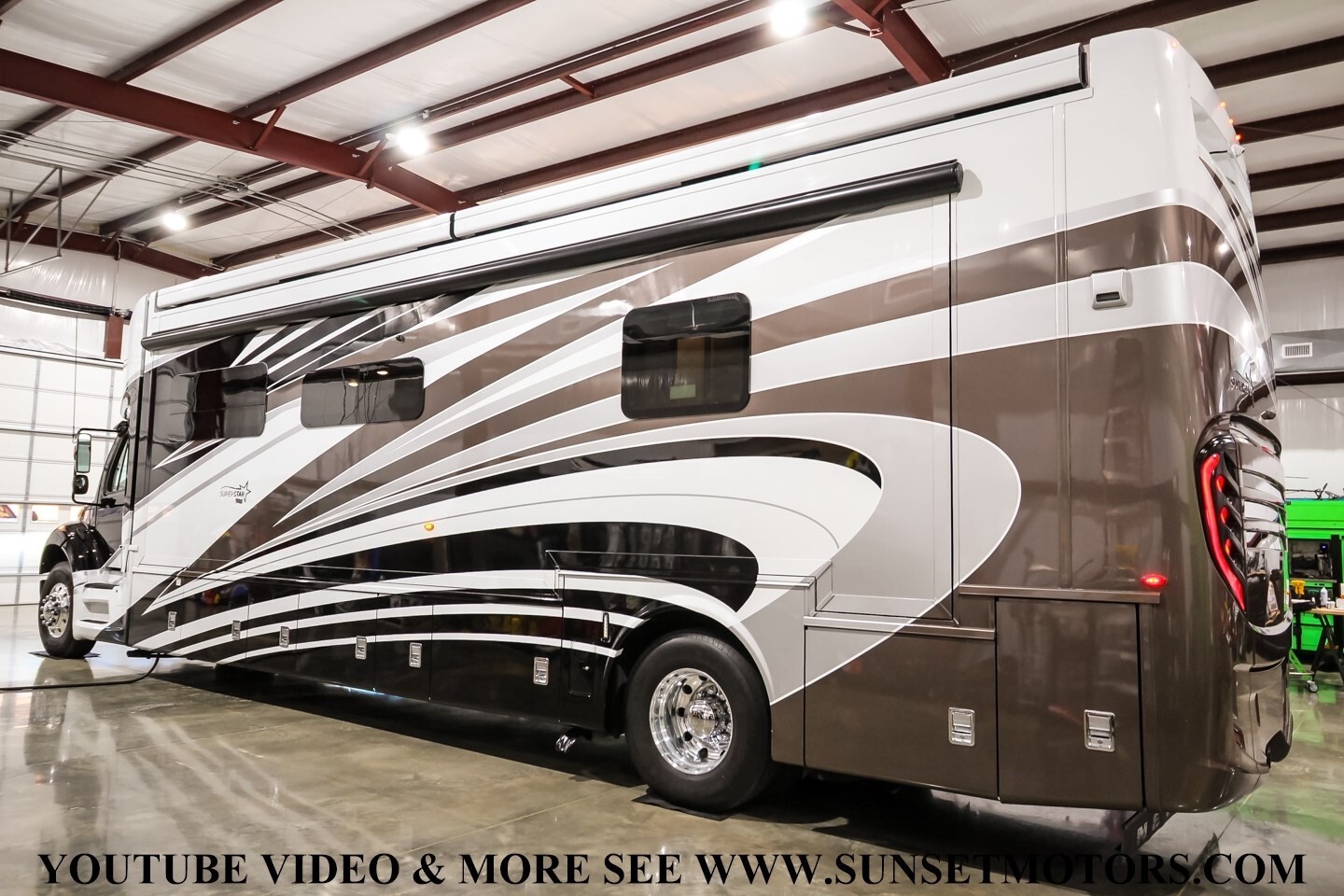 2022 WHITE NEWMAR SUPERSTAR