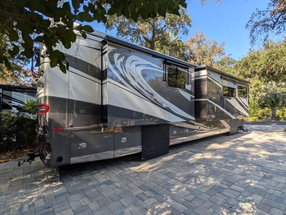 2022 Tiffin Motorhomes Allegro Bus Motorized Class A