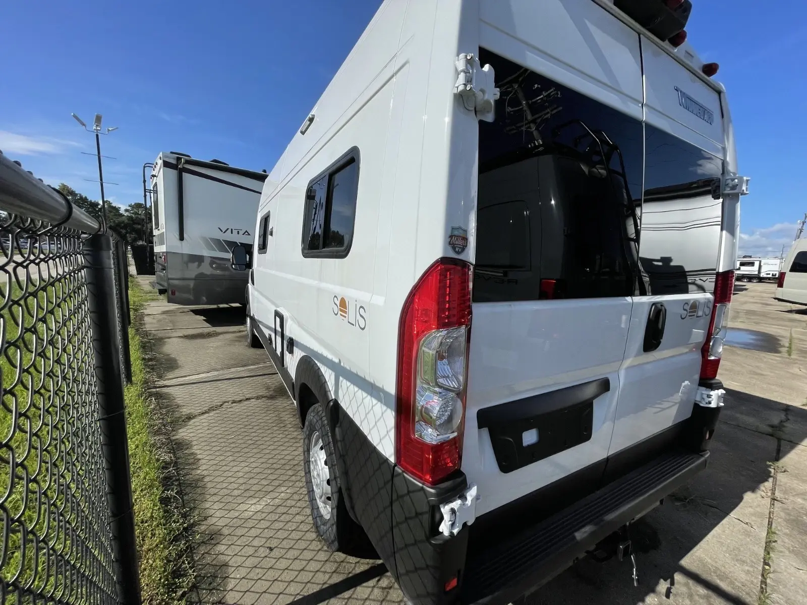 2022 Winnebago 59p
