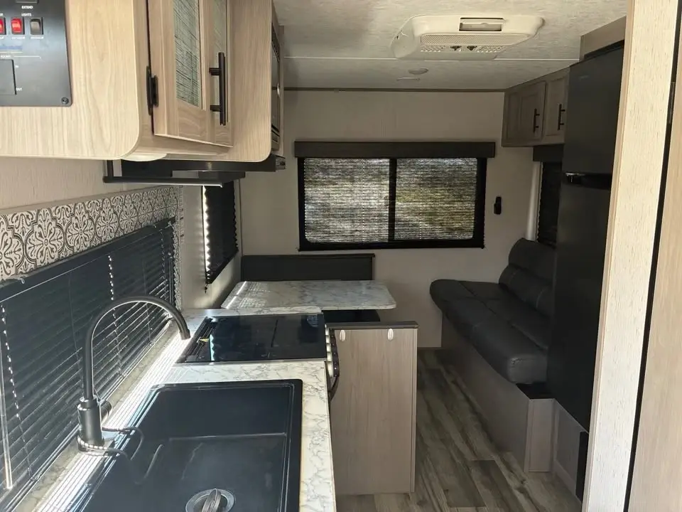 2023 Dutchmen Coleman Lantern LT Travel Trailer