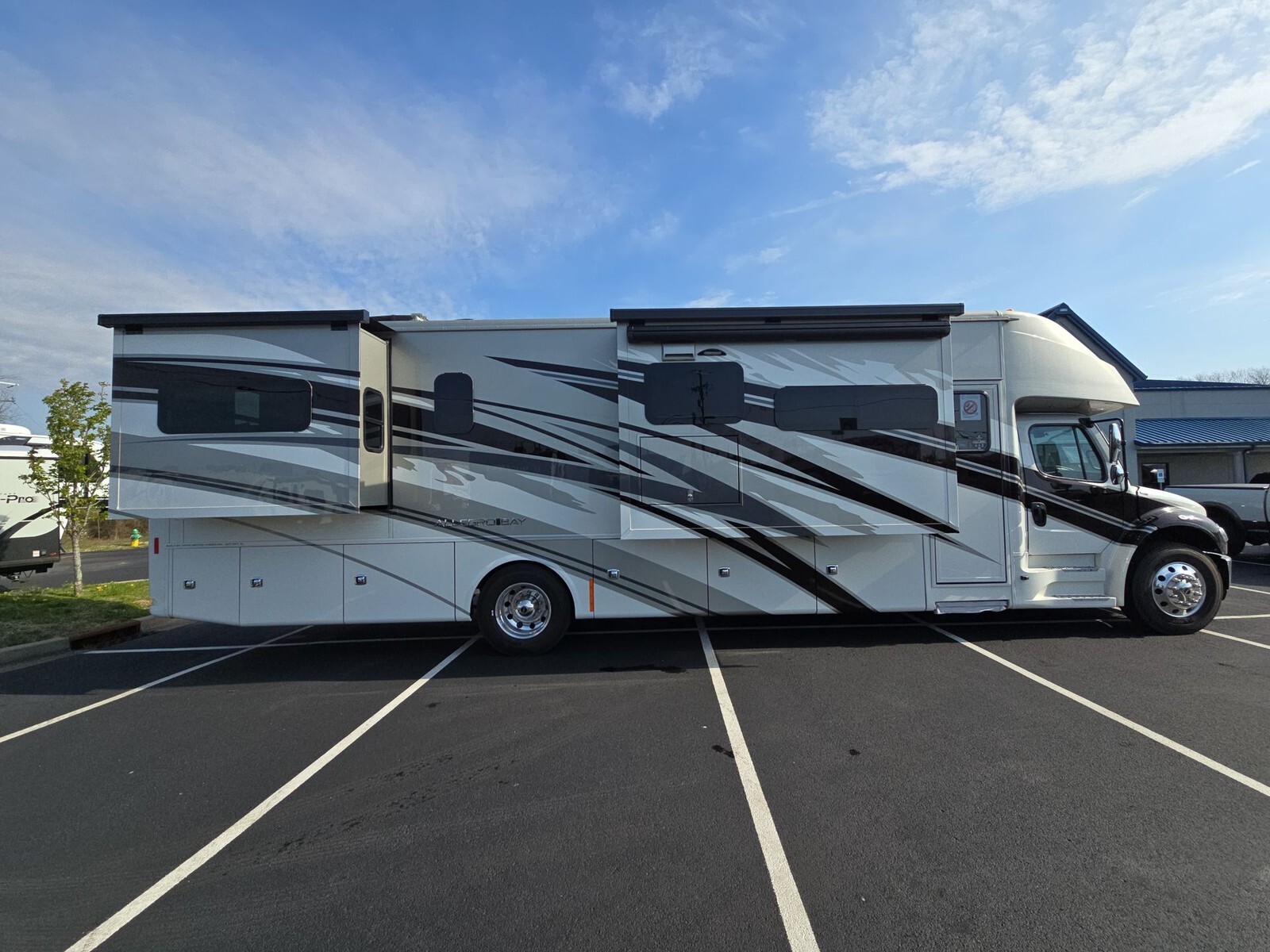 2025 Tiffin Motorhomes Allegro Bay