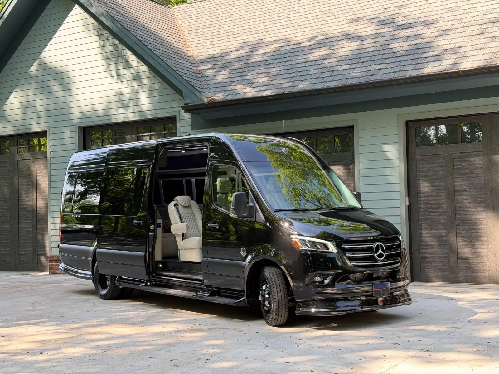 2026 Mercedes-Benz vDrive 10OB Luxury Transport