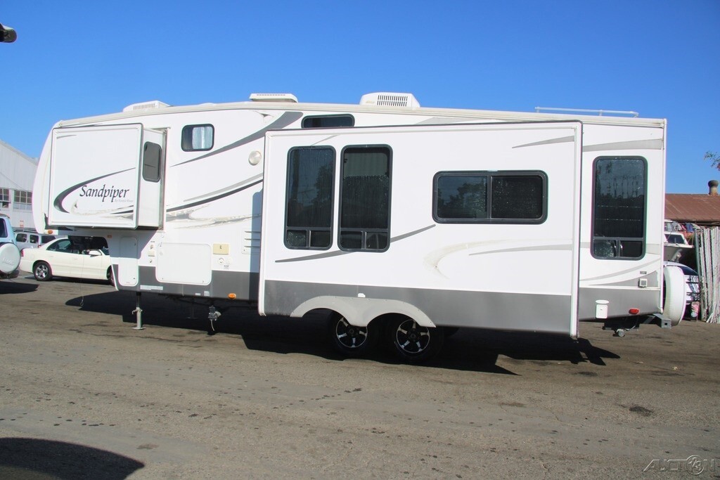 2009 Forest River Sandpiper Fifth Wheel