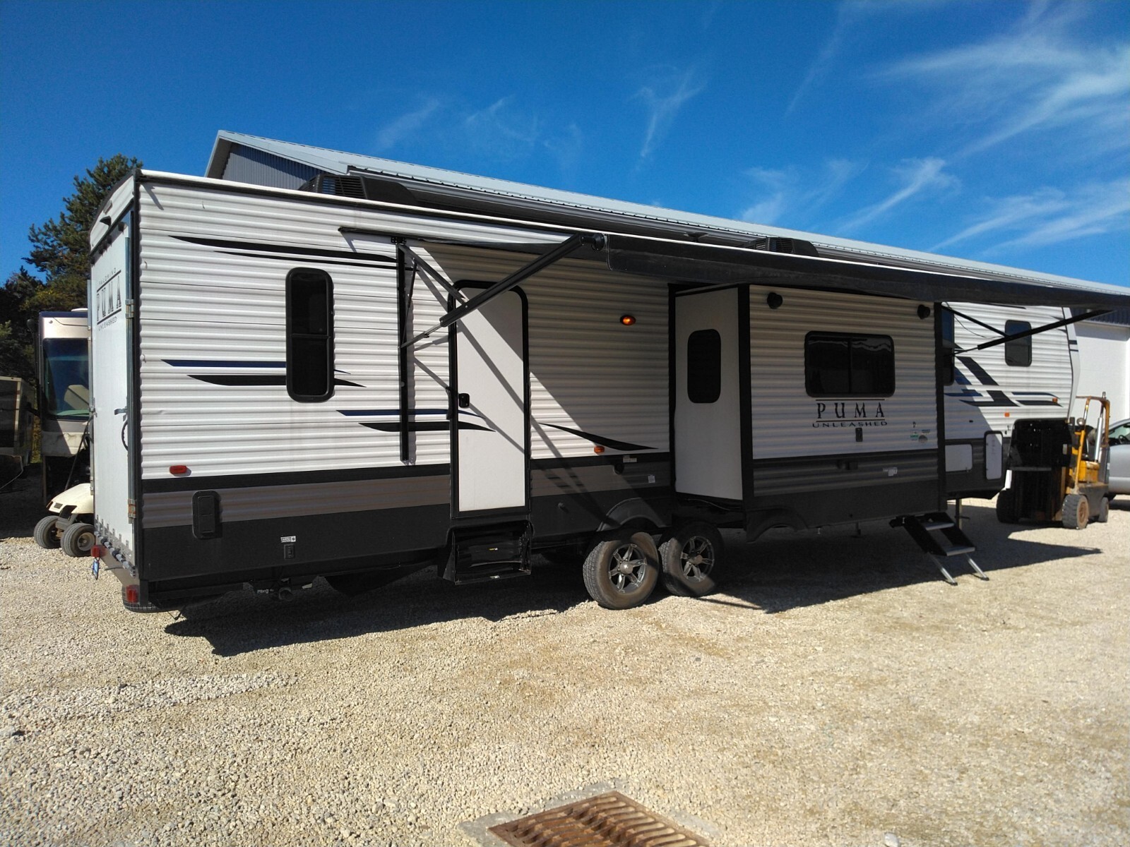 2020 White Forest River PUMA PALAMINO UNLEASHED TOY HAULER PTF 383DSS FIFTH WHEEL CAMPER