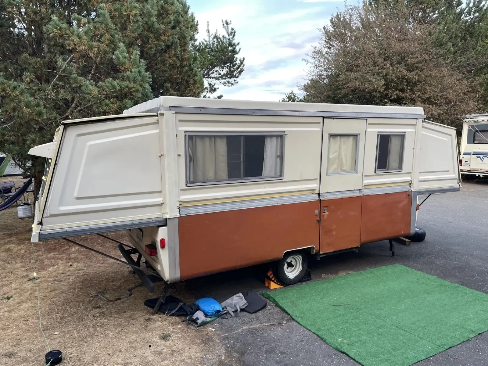 1975 Apache Hard Sided Pop Up